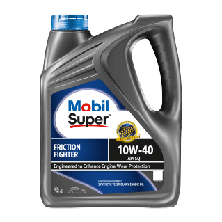 Mobil Super™ Friction Fighter 10W-40 4L บนพื้นหลังขาวไม่มีเส้นขอบดำ
